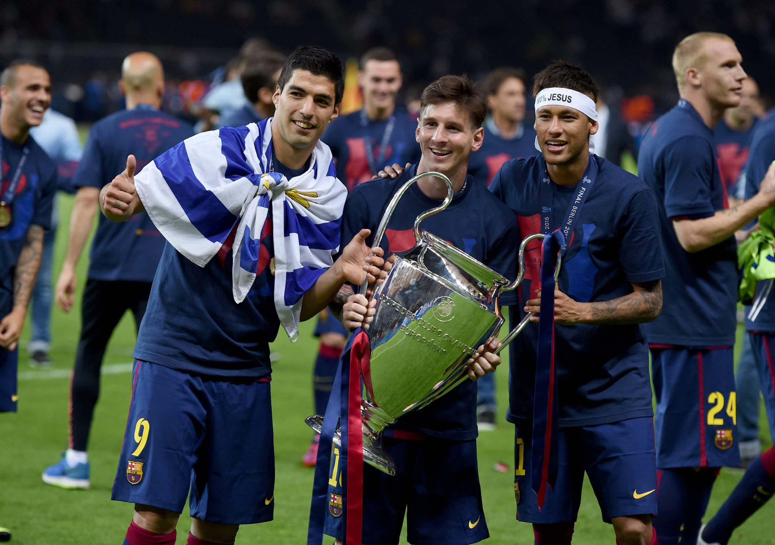 包含巴塞罗那主场战胜皇家社会，梅西梅开二度创造历史的词条