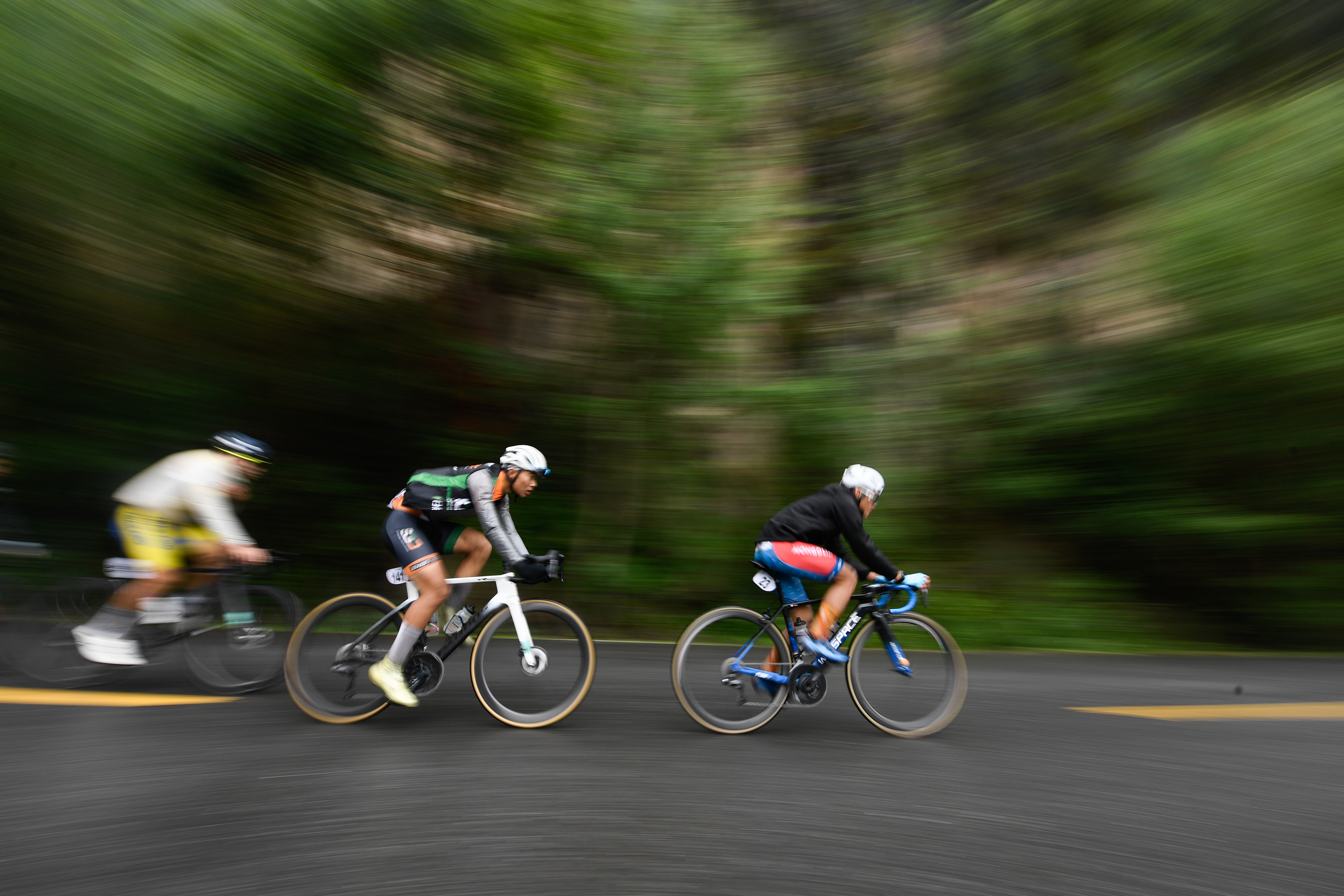 熊猫体育下载-自行车比赛赛道吸引车手挑战