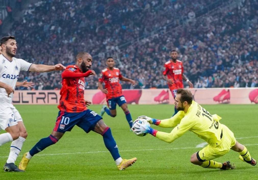 里昂球队调整战术，备战联赛