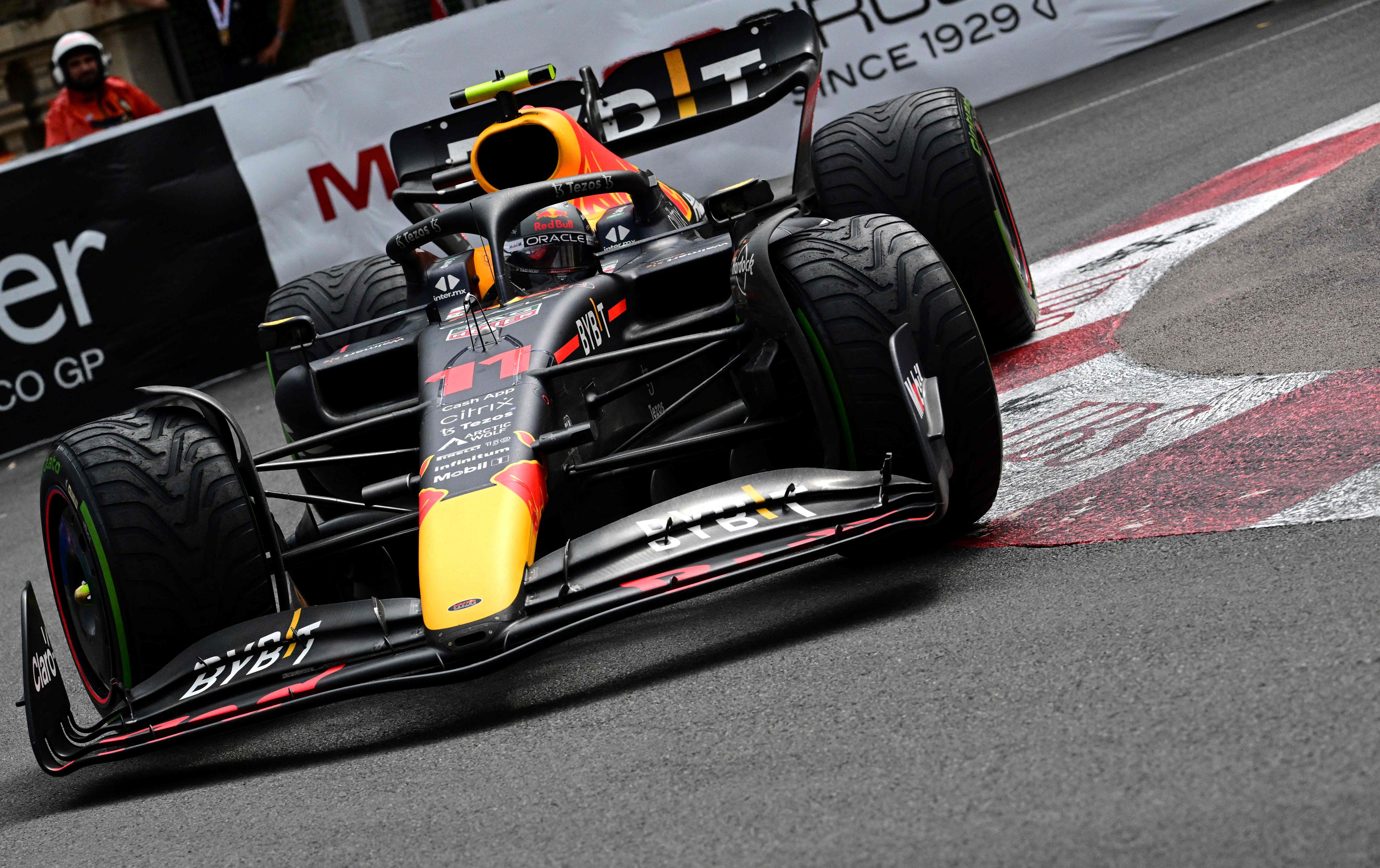 关于迈凯伦完胜索伯车队，佩雷兹点燃赛场的信息